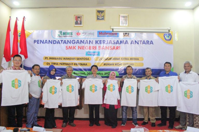 Kerjasama dengan Industri
