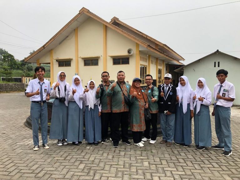 KUNJUNGAN SMK NEGERI 1 MARANCAR DALAM PROGRAM “SMK PUSAT KEUNGGULAN” TAHUN 2022