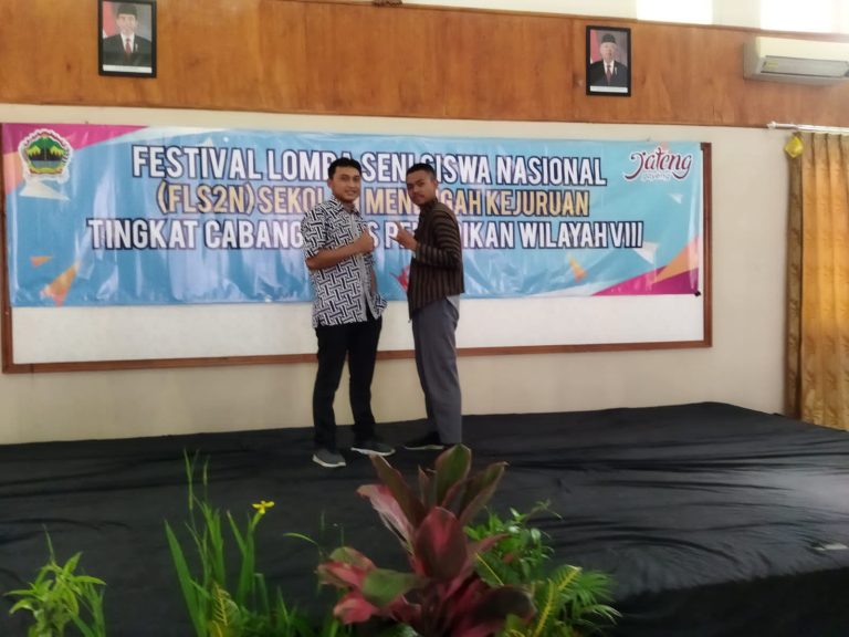 SISWA SMK NEGERI BANSARI JUARA III LOMBA FLS2N TINGKAT CABANG DINAS WILAYAH VIII KATEGORI SENI TARI KREASI
